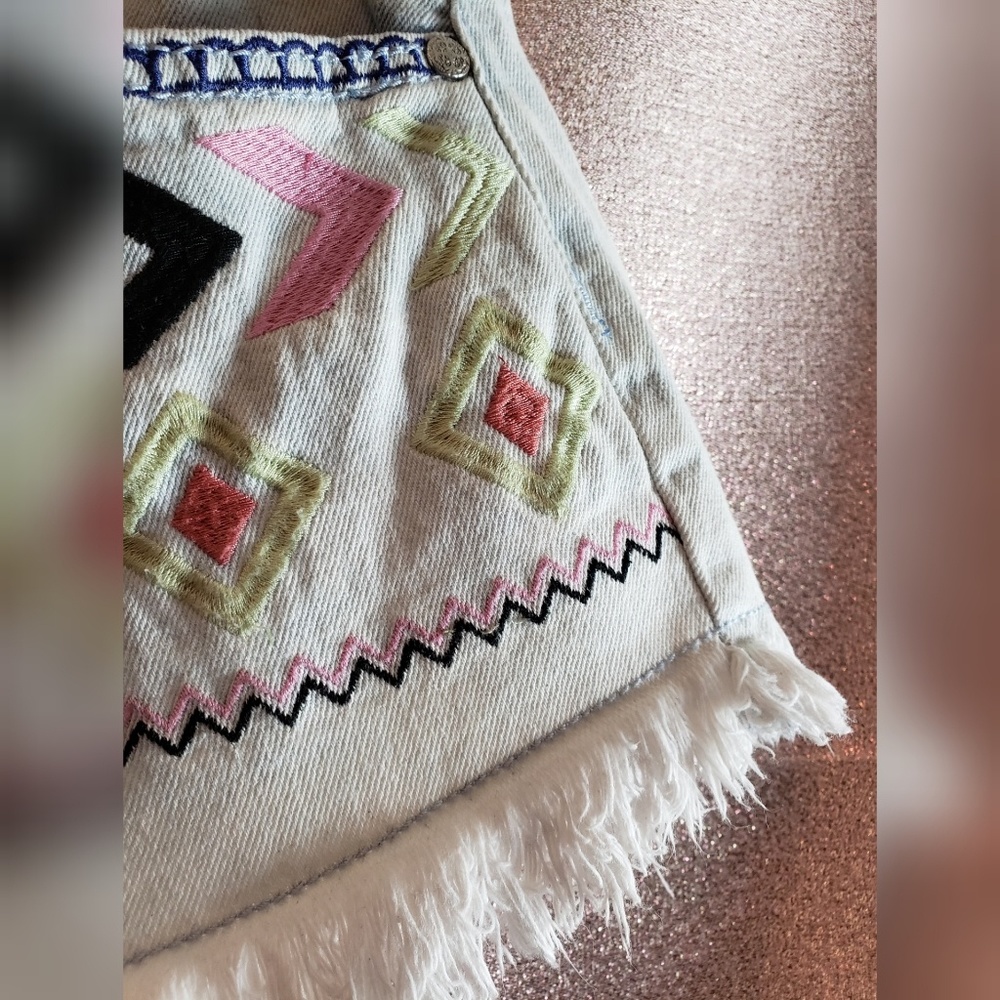 Body Central Embroidered Distresed Jean Shorts - Picture 3 of 8